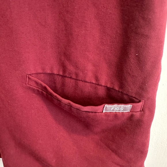 Figs Women's Short Sleeve V-Neck Top in Deep Burgundy - Picture 5 of 7